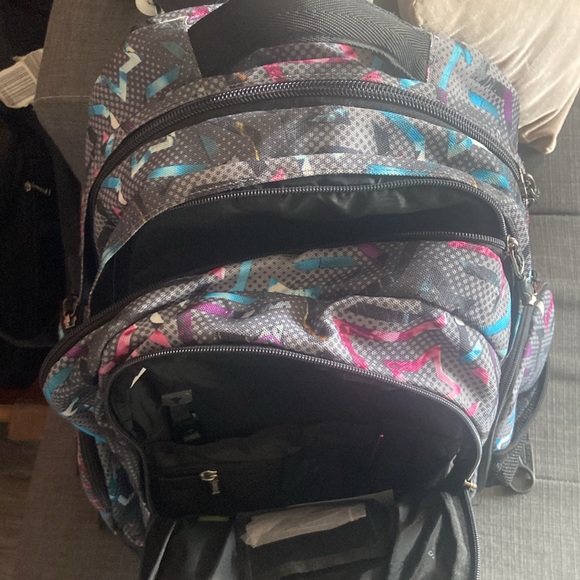 Selling roots backpack - Picture 3 of 4